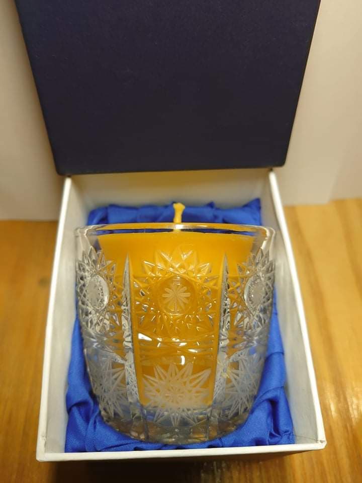 Luxusný krištáľový svietnik so sviečkou zo včelieho vosku